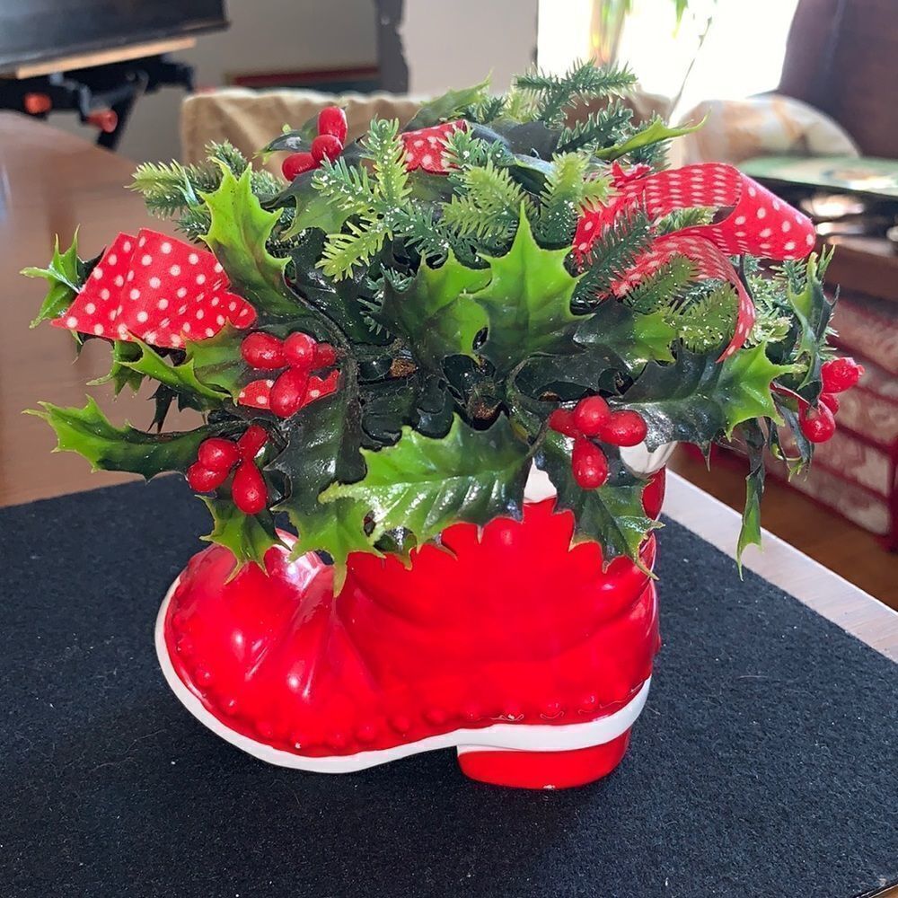 Vtg Inarco Christmas ceramic Santa boot complete with greenery